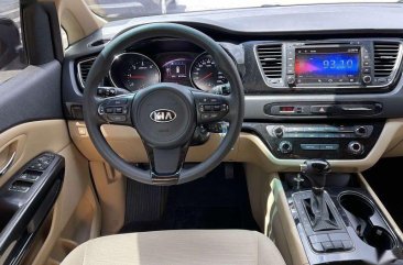 Selling Black Kia Carnival 2017 in Pasig