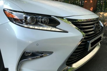 Selling White Lexus ES 350 2017 in Cebu 