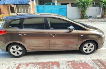 Selling Silver Kia Carens 2014 in Manila