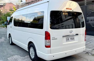 Selling White Toyota Hiace Super Grandia 2017 in Pasig