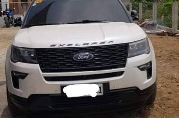 Selling White Ford Explorer 2018 in Manila