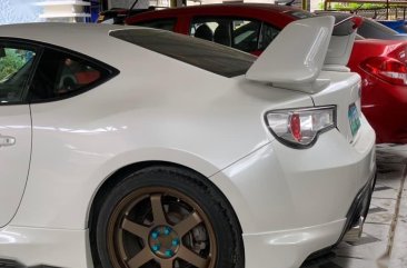 Pearl White Toyota 86 2013 for sale in Lipa 