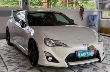 Pearl White Toyota 86 2013 for sale in Lipa 