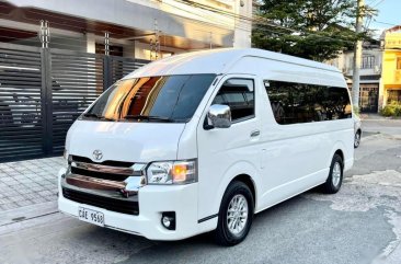 Selling White Toyota Hiace Super Grandia 2017 in Pasig