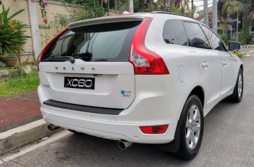 Selling White Volvo XC60 2010 in Quezon