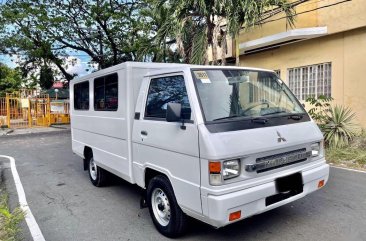 Selling White Mitsubishi L300 2016 in Las Piñas