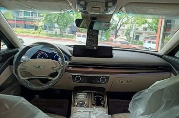 Selling Pearl White Hyundai Genesis 2022 in Malabon