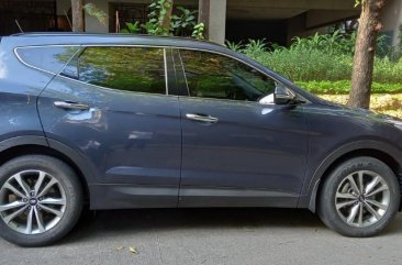 Selling Silver Hyundai Santa Fe 2018 in Manila