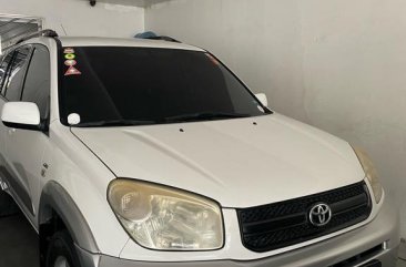 Pearl White Toyota RAV4 2004 for sale in Paranaque 