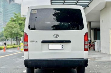 White Toyota Hiace 2016 for sale in Makati 