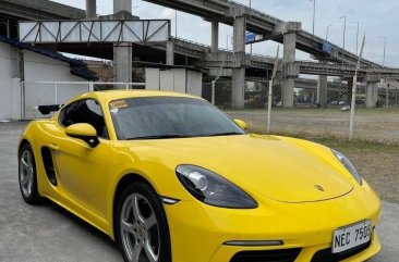 Selling Yellow Porsche 718 2018 in Pasay