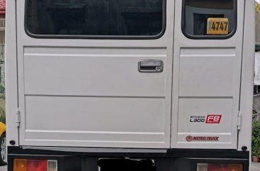Selling White Mitsubishi L300 2016 in Marikina