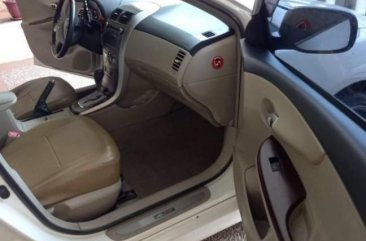 Pearl White Toyota Corolla 2012 for sale in Automatic