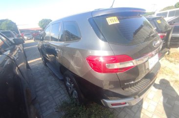 Selling Grey Ford Everest 2018 in Makati