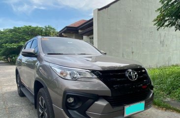 Selling Silver Toyota Fortuner 2018 in Manila