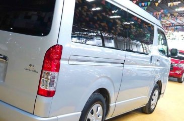 White Toyota Hiace 2018 for sale in Marikina 