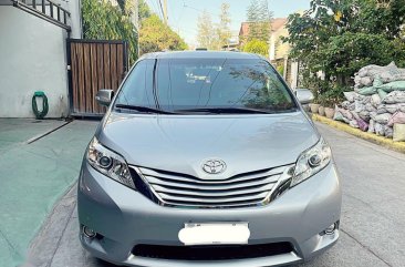 Silver Toyota Sienna 2015 for sale in Bacoor