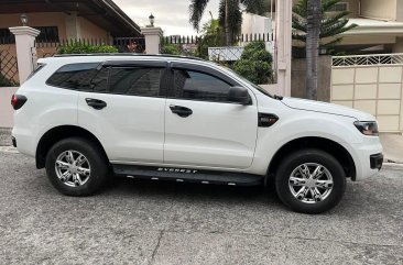 Selling White Ford Everest 2016 in Cebu 