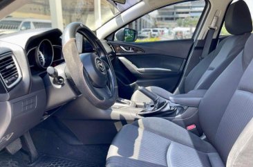 Selling White Mazda 3 2016 in Makati