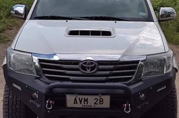 Selling White Toyota Hilux 2014 in Baliuag