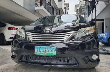 Selling Black Toyota Sienna 2012 in Quezon City