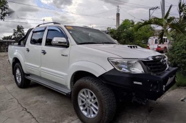 Selling White Toyota Hilux 2014 in Baliuag