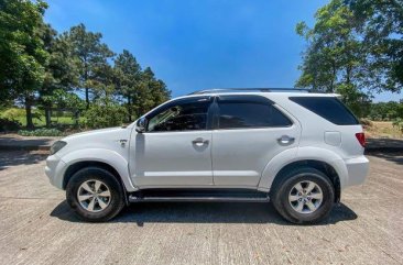 White Toyota Fortuner 2005 for sale in Meycauayan