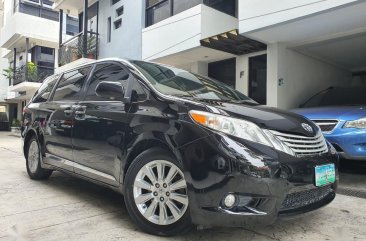 Selling Black Toyota Sienna 2012 in Quezon City