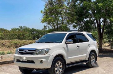 White Toyota Fortuner 2005 for sale in Meycauayan