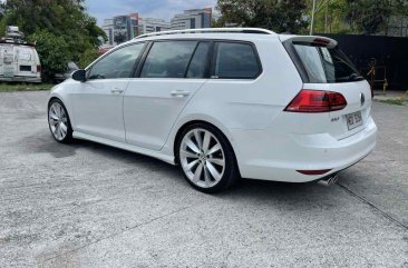 Sell White 2017 Volkswagen Golf in Pasig