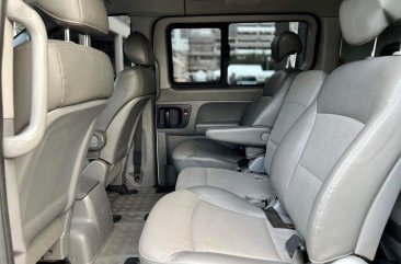 Selling White Hyundai Grand starex 2011 in Makati