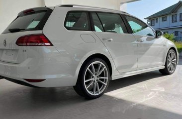 Selling White Volkswagen Golf 2018 in San Juan
