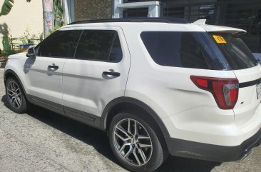 Selling White Ford Explorer 2016 in Makati