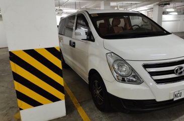 White Hyundai Starex 2017 for sale in Carmona