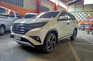 Selling White Toyota Rush 2018 in Quezon City