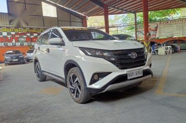 Selling White Toyota Rush 2018 in Quezon City