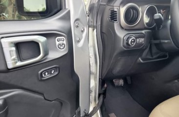 Silver Jeep Wrangler 2019 for sale in Automatic