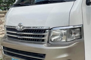 Purple Toyota Hiace Super Grandia 2011 for sale in Automatic