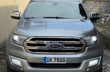 Selling Purple Ford Everest 2016 in Manila