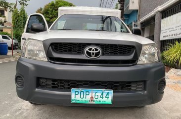 Selling Purple Toyota Hilux 2011 in Makati