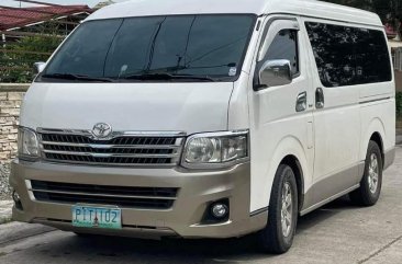 Purple Toyota Hiace Super Grandia 2011 for sale in Automatic