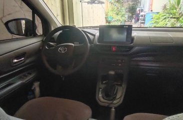 Selling Purple Toyota Avanza 2022 in Las Piñas