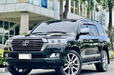 2014 Toyota Land Cruiser in Makati, Metro Manila