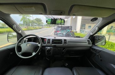 2013 Toyota Hiace in Makati, Metro Manila