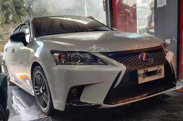 Purple Lexus Ct200h 2011 for sale in Automatic