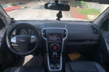 Selling Purple Isuzu Mu-X 2018 in Manila