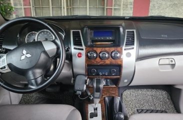 Pearl White Mitsubishi Montero 2009 for sale in Quezon City