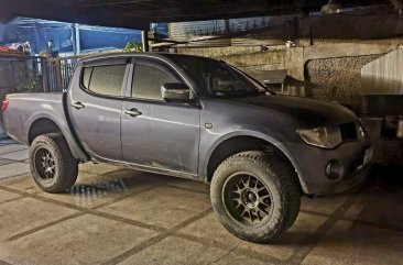 Purple Mitsubishi Strada 2009 for sale in Manual