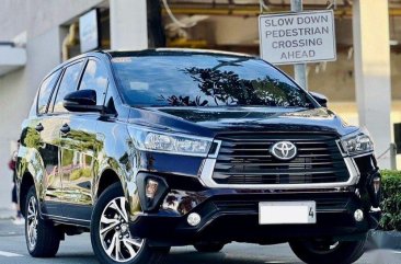 Selling Purple Toyota Innova 2022 in Makati