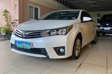 Pearl White Toyota Corolla altis 2014 for sale in Automatic